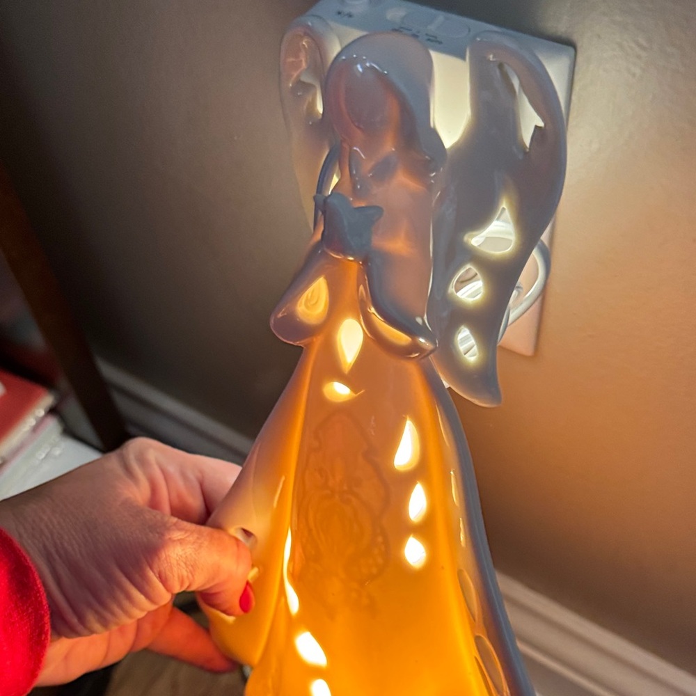 Elegant Light Up Angel Ceramic Figurine - Picture 5 of 5